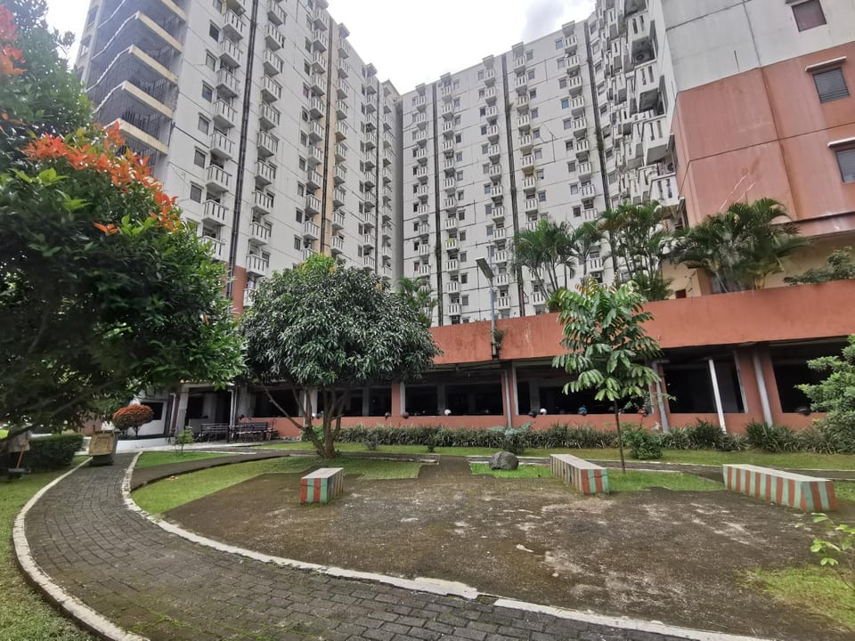 Property building, Day, Neighbourhood, Garden