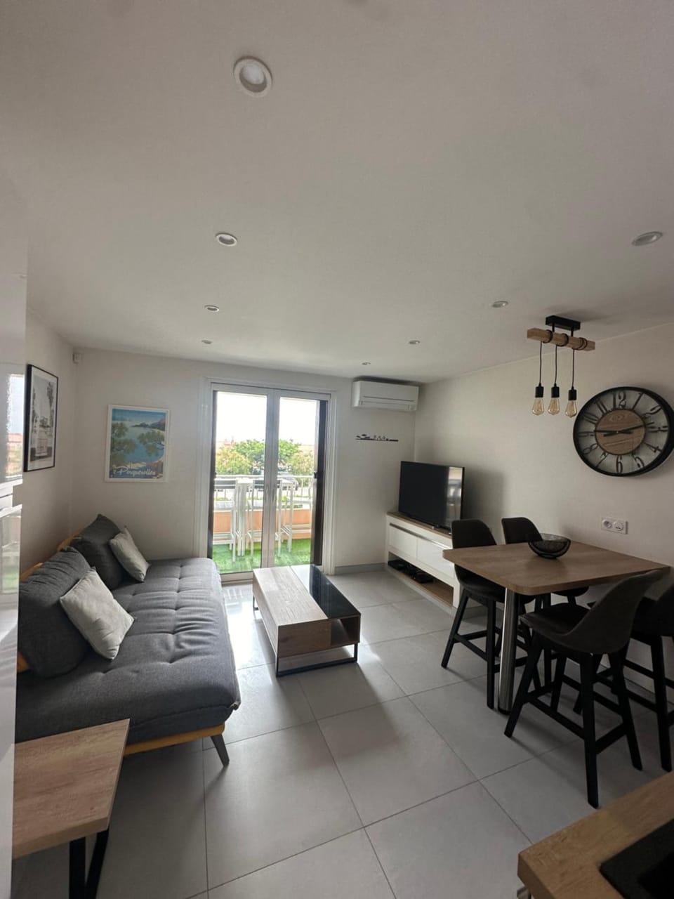 T2 Hyeres La Bergerie vue mer 50 M de la plage Apartment in Hyères