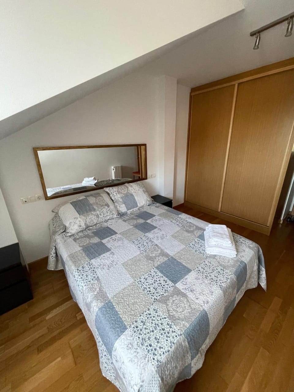 Property building, Bed, Photo of the whole room, Bedroom, internet, locker, towels, towels, wardrobe