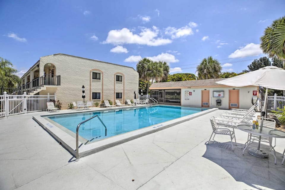 Cheery Condo with Pool Access: 3 Miles to Beach! House in Iona
