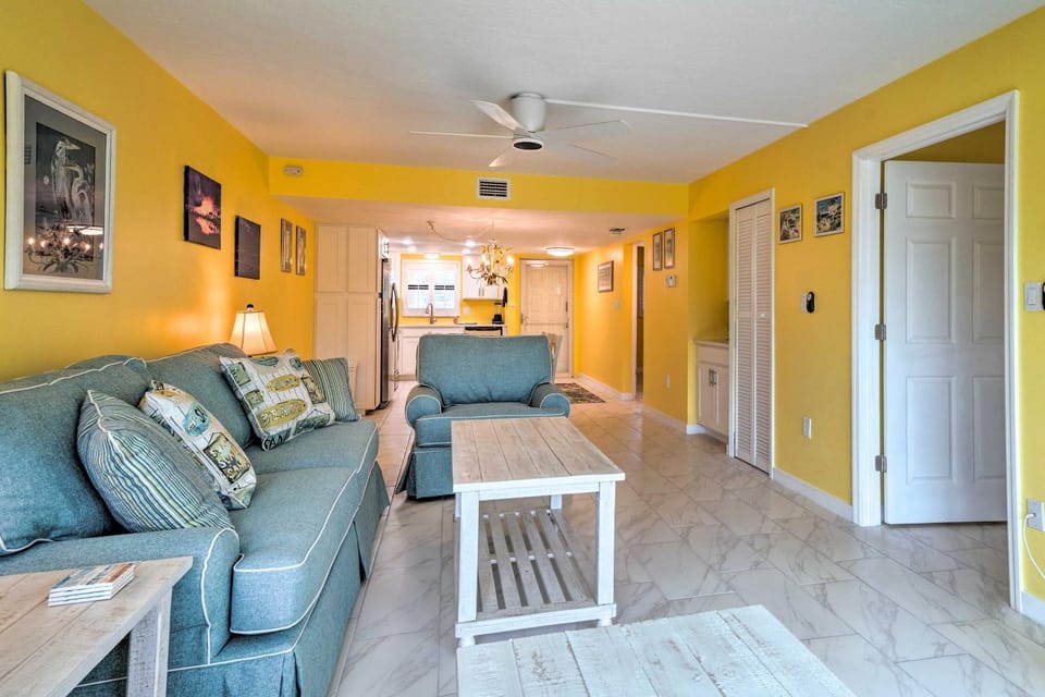 Cheery Condo with Pool Access: 3 Miles to Beach! House in Iona