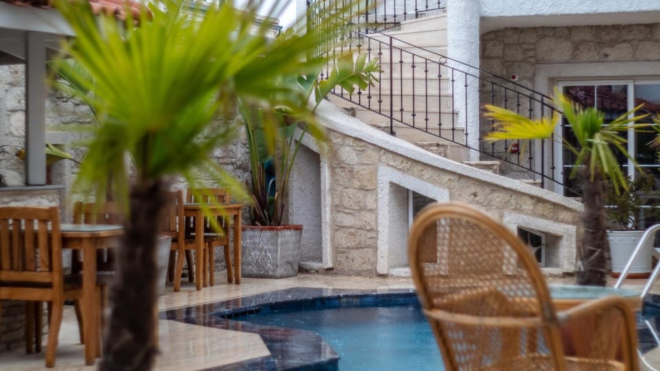 Property building, Seating area
