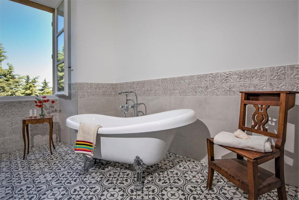 Bathroom, Bedroom, Bath