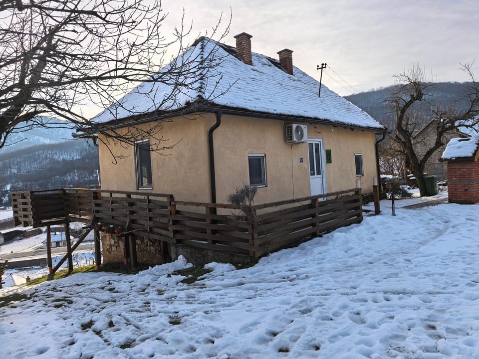 Породично газдинство Вучићевић Porodično gazdinstvo Vučićević Apartment in Zlatibor District, Serbia