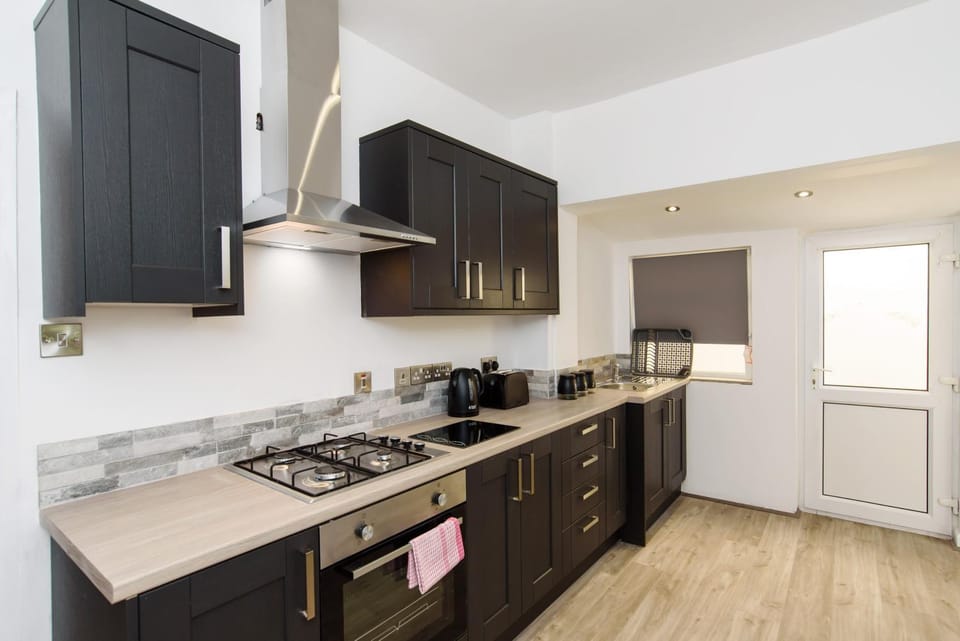 Kitchen or kitchenette, pet friendly, stove