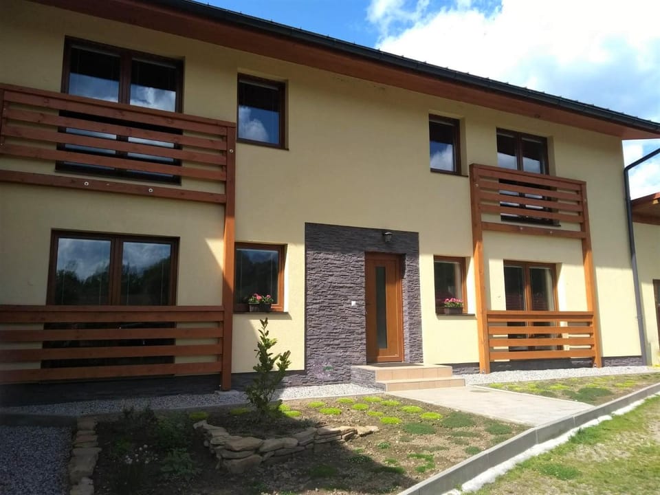 Facade/entrance, Off site