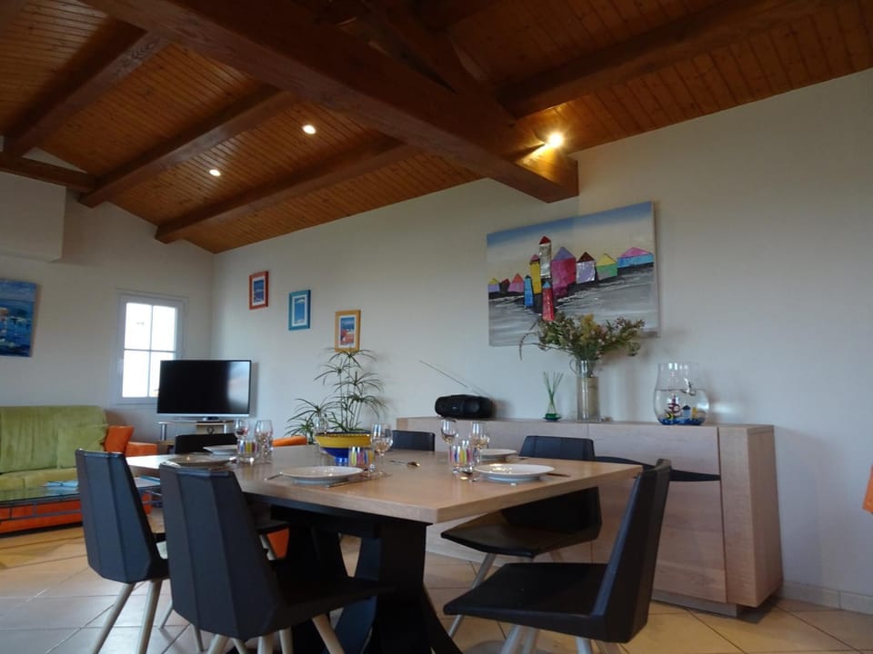 Maison familiale proche plage et port, avec terrasse équipée, Netflix, WiFi, ménage inclus - FR-1-224B-110 House in Noirmoutier-en-l'Île