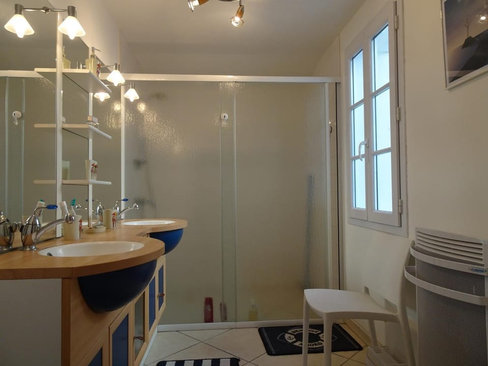 Maison familiale proche plage et port, avec terrasse équipée, Netflix, WiFi, ménage inclus - FR-1-224B-110 House in Noirmoutier-en-l'Île