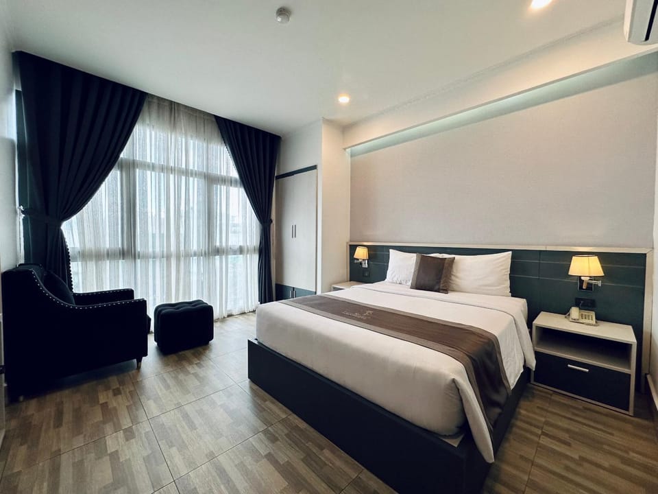 Bed, Photo of the whole room, Bedroom