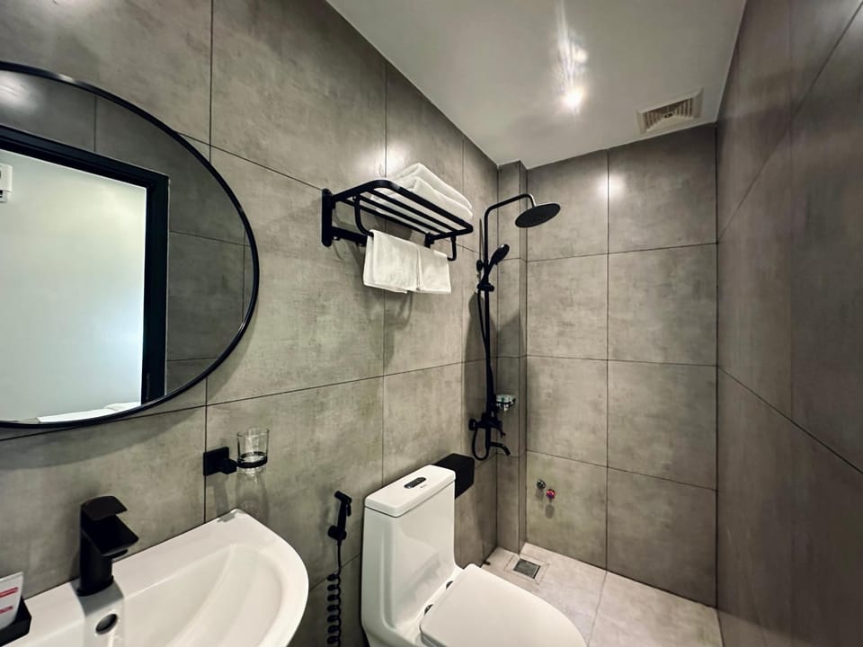 Toilet, Bathroom, bidet, towels