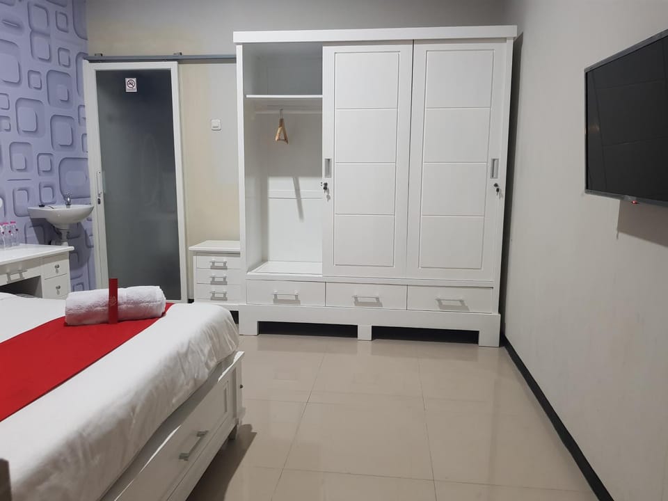 Photo of the whole room, Bedroom, Garden view, Pool view