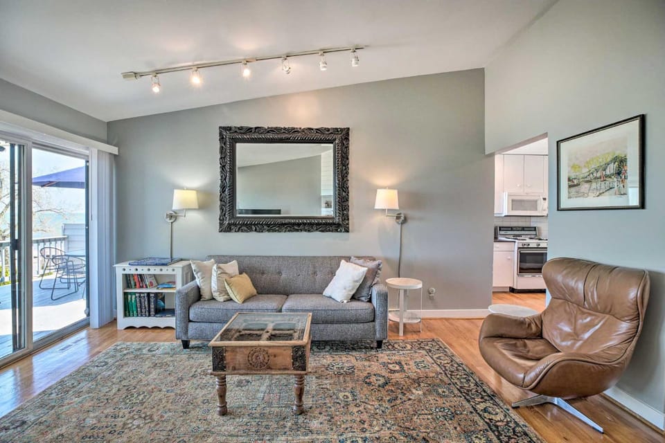 Lakefront Family Retreat with Grill Steps to Beach! House in Gary