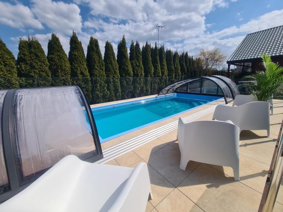 Swimming pool, Swimming pool