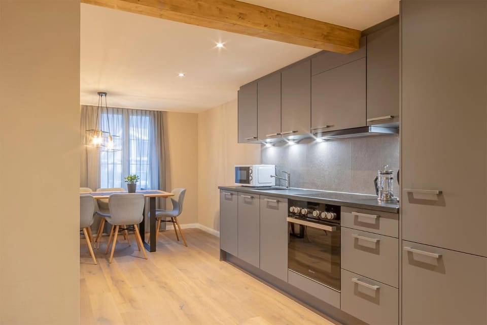Kitchen or kitchenette, Dining area