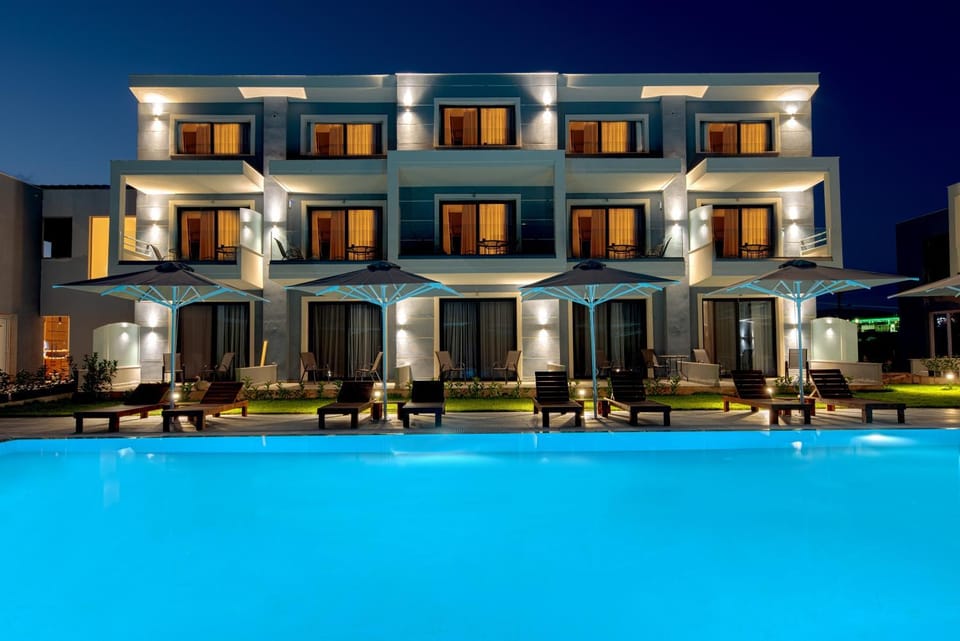 Property building, Night, Pool view, Swimming pool, sunbed