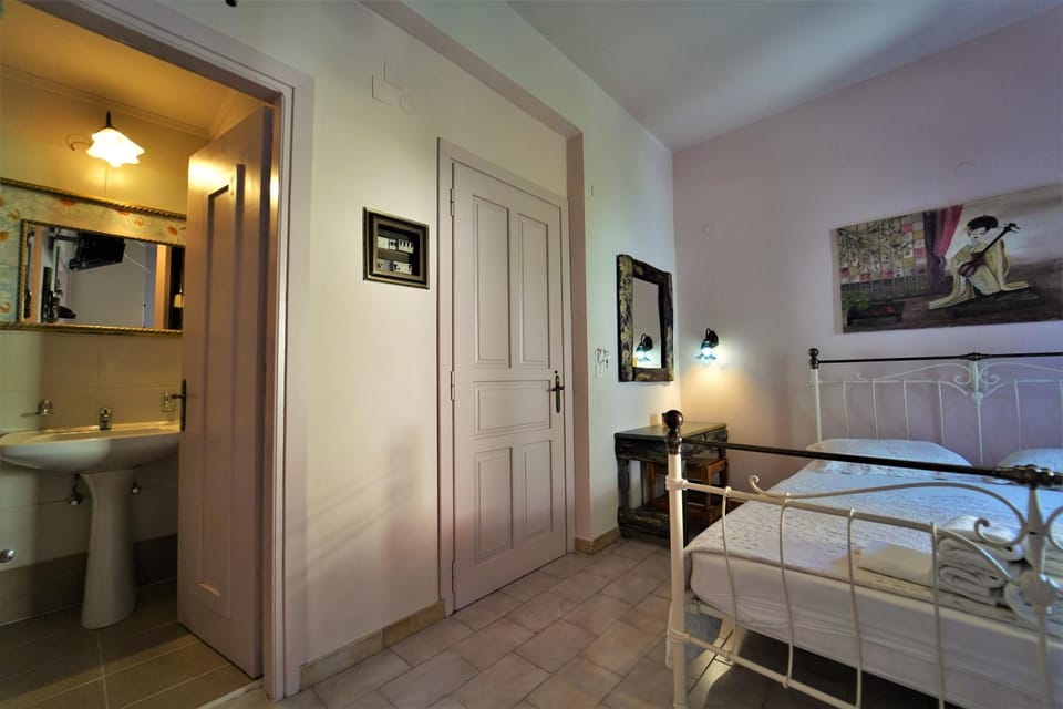 Bathroom, Photo of the whole room, Bedroom