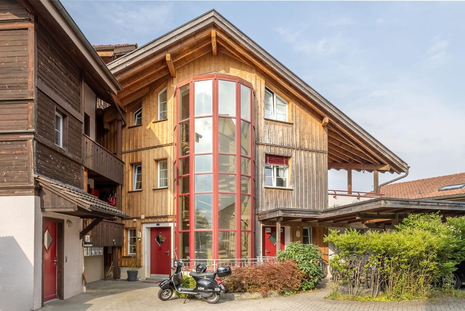Property building, Neighbourhood