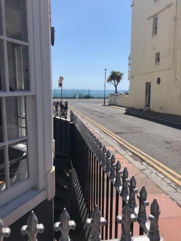 Bird's eye view, Sea view, Street view