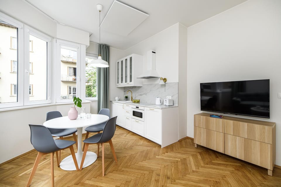 Communal lounge/ TV room, TV and multimedia, Kitchen or kitchenette, Living room, Seating area, Dining area