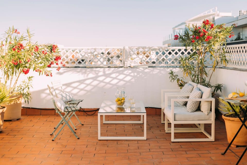 Balcony/Terrace, Dining area, Landmark view