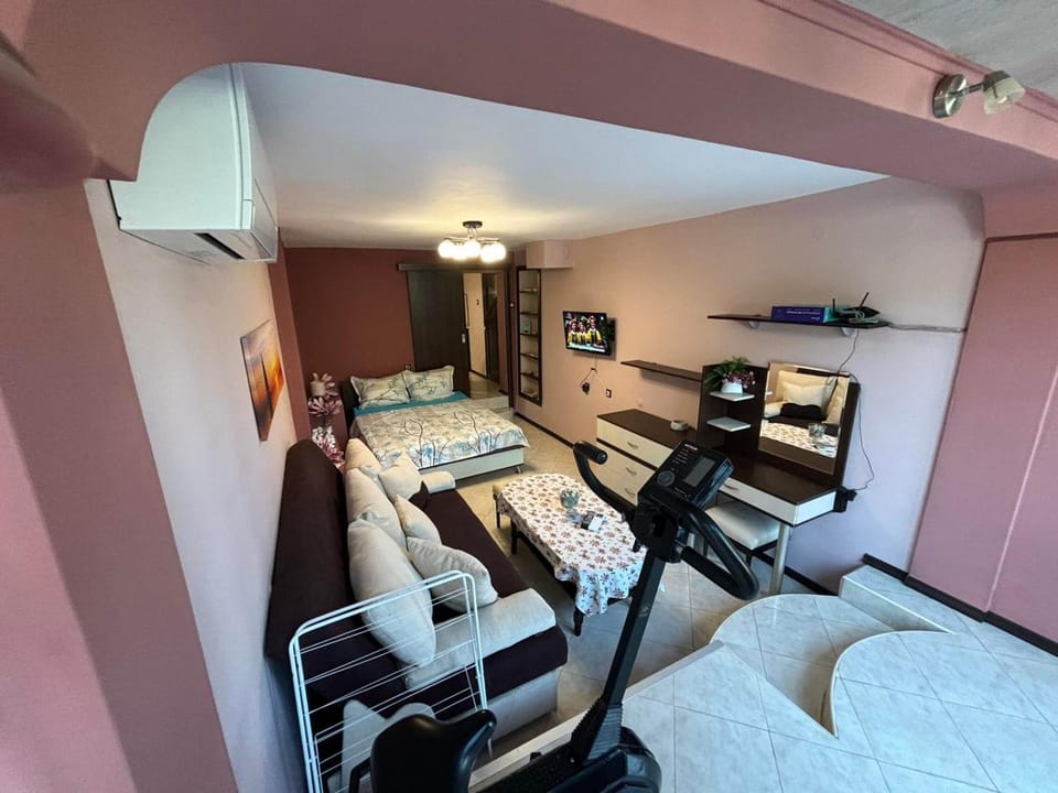 Партерен апартамент Sunny Garden Apartment in Burgas Province