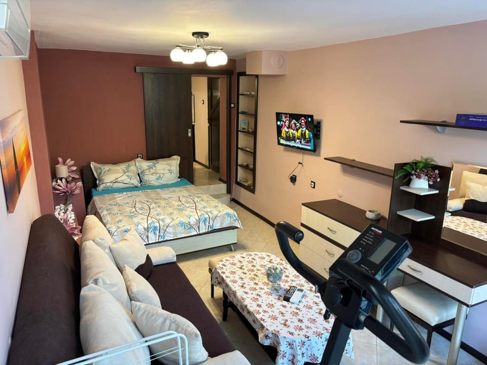 Партерен апартамент Sunny Garden Apartment in Burgas Province