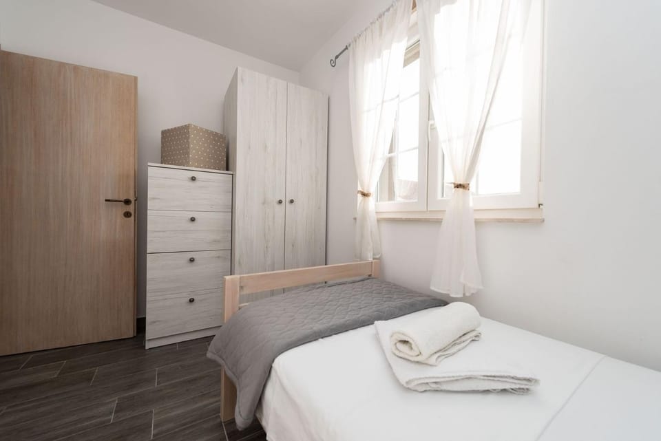 Holiday Home Casa Ruza 300 meters from the sea - by TA Leut Villa in Zadar County