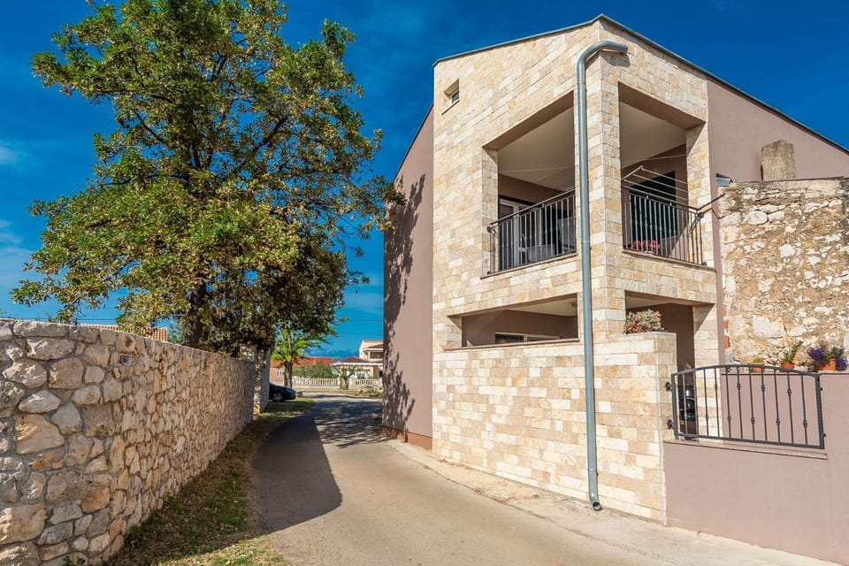 Holiday Home Casa Ruza 300 meters from the sea - by TA Leut Villa in Zadar County