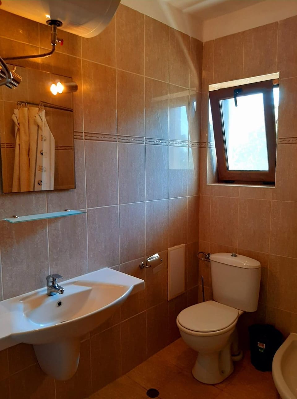 Shower, Toilet, Bathroom, towels