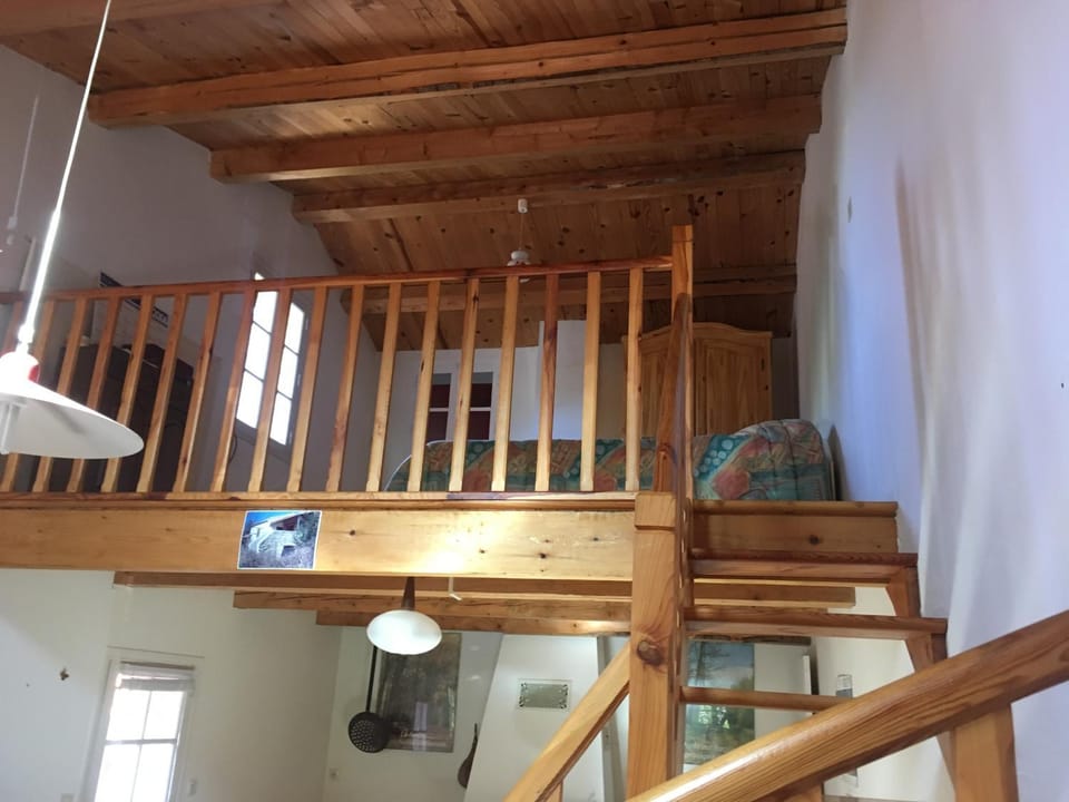 Bed, Mountain view, Quiet street view, Inner courtyard view