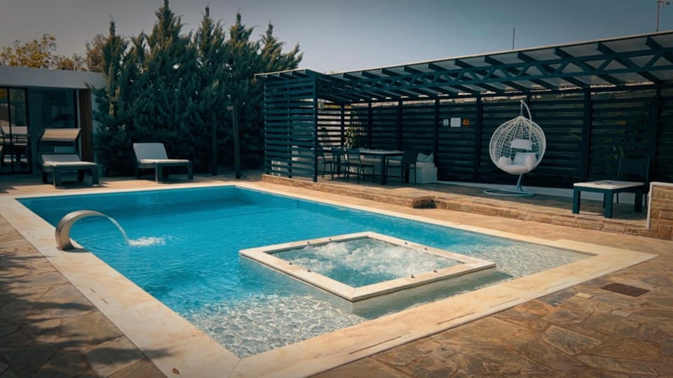 Day, Pool view, Swimming pool, sunbed