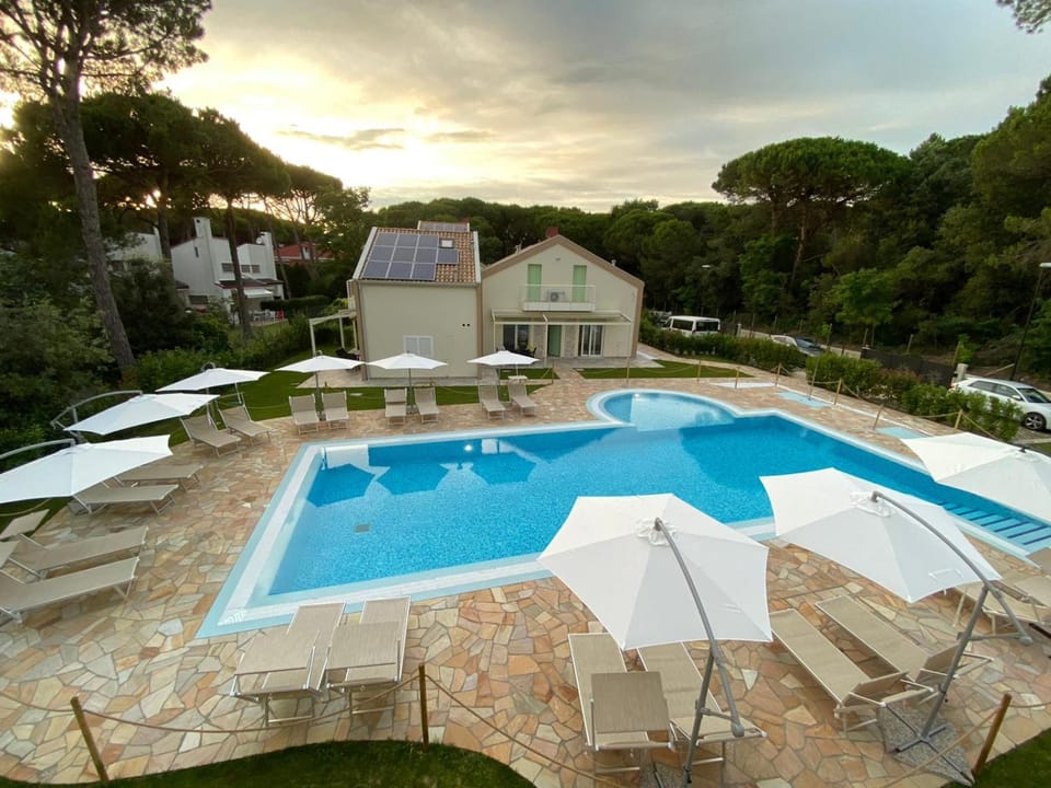 Pool view, Swimming pool