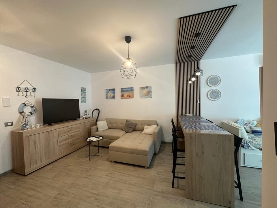 Baby Sea View and Pools Apartment- Mamaia Beach Resort Apartment in Constanța County