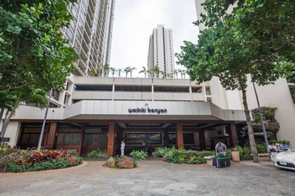 Waikiki Banyan Modern One Bedroom Free Parking Apartment hotel in Honolulu