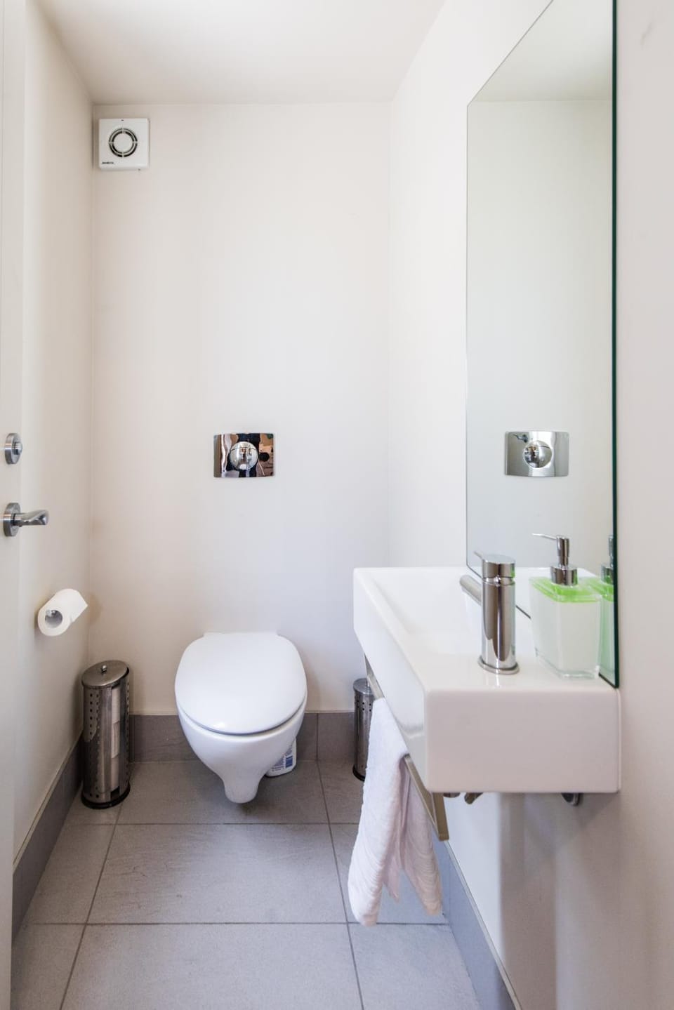3 Level Lakefront Apartment with Ensuites and Spa Bath Apartment in Queenstown