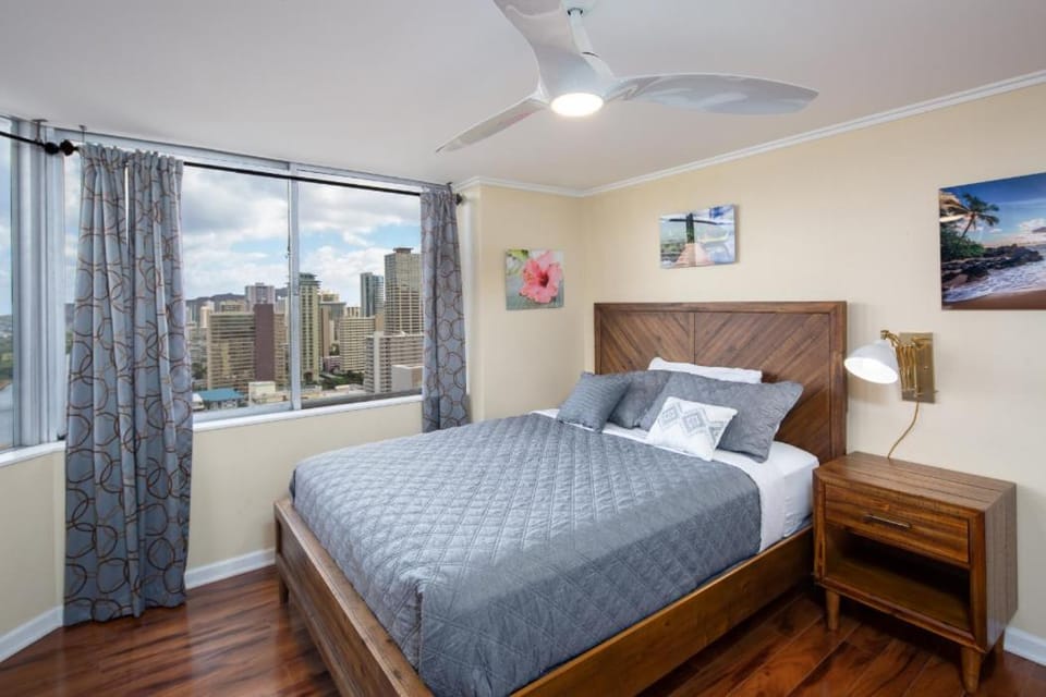 2 Bedroom Corner Suite & Tropical Views Apartment hotel in McCully-Moiliili