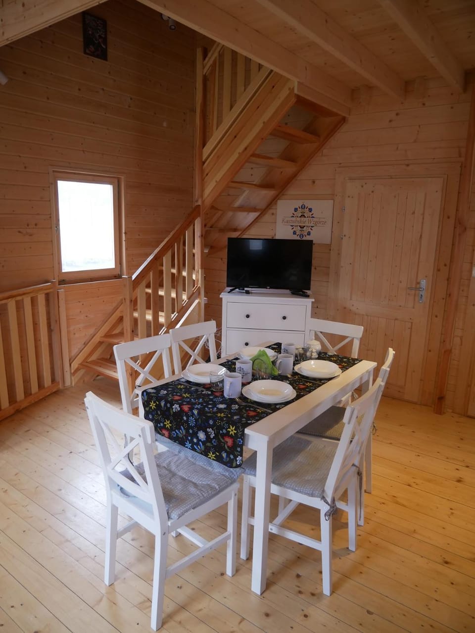 TV and multimedia, Kitchen or kitchenette, Living room, Seating area, Dining area