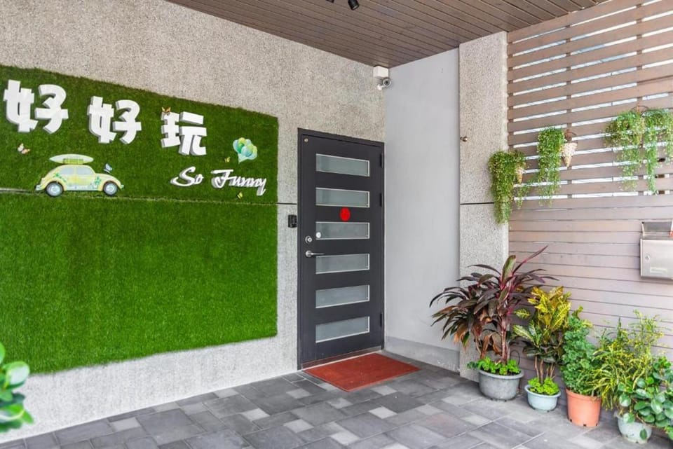 Property building, Facade/entrance, Property logo or sign, Decorative detail