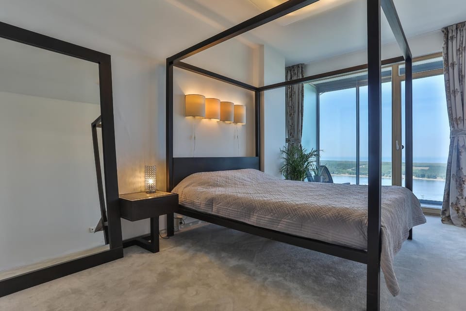 Bed, Bedroom, Sea view