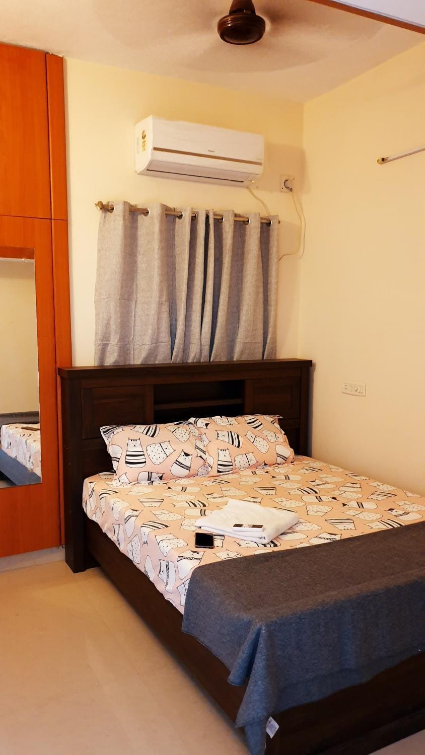 Bed, Photo of the whole room, Bedroom