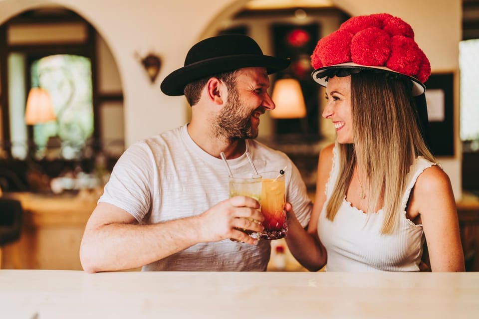 Restaurant/places to eat, Lounge or bar