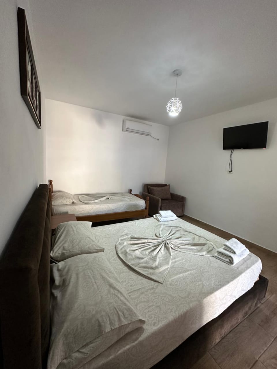 Jona Rooms Apartment in Vlorë County, Albania