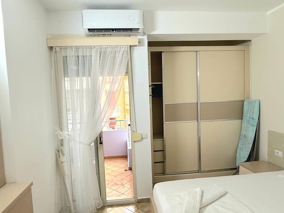 Bed, Bedroom, wardrobe, air conditioner