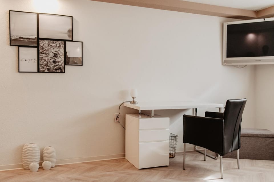 TV and multimedia, Living room, Photo of the whole room, Seating area