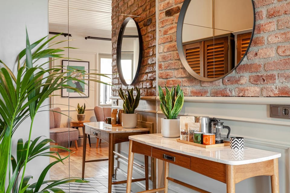 Coffee/tea facilities, Decorative detail, Dining area