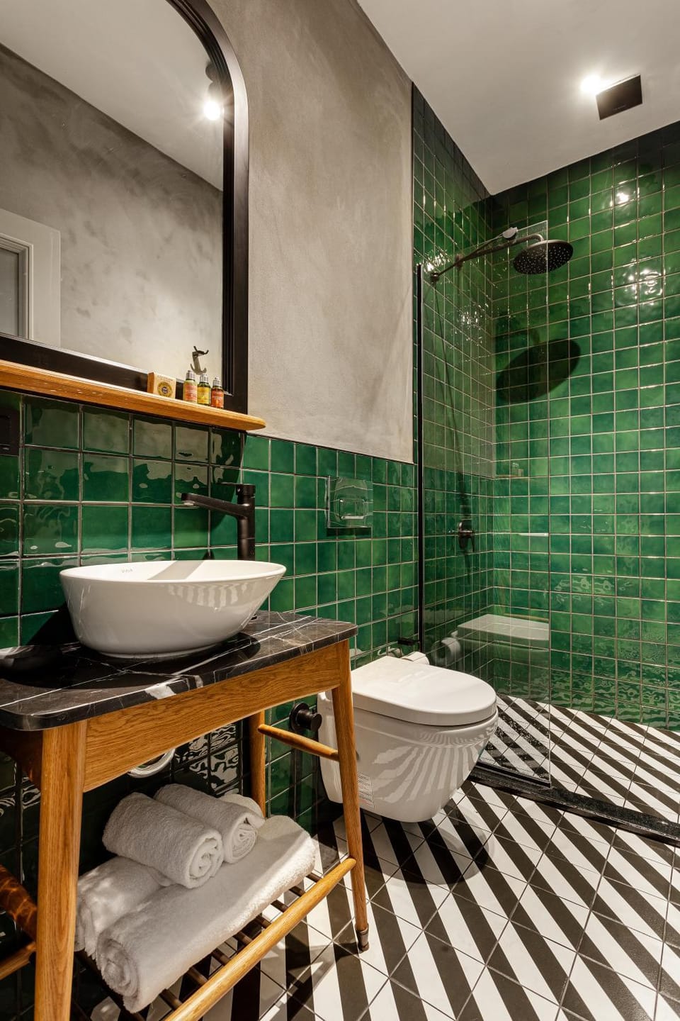 Shower, Toilet, Bathroom, towels