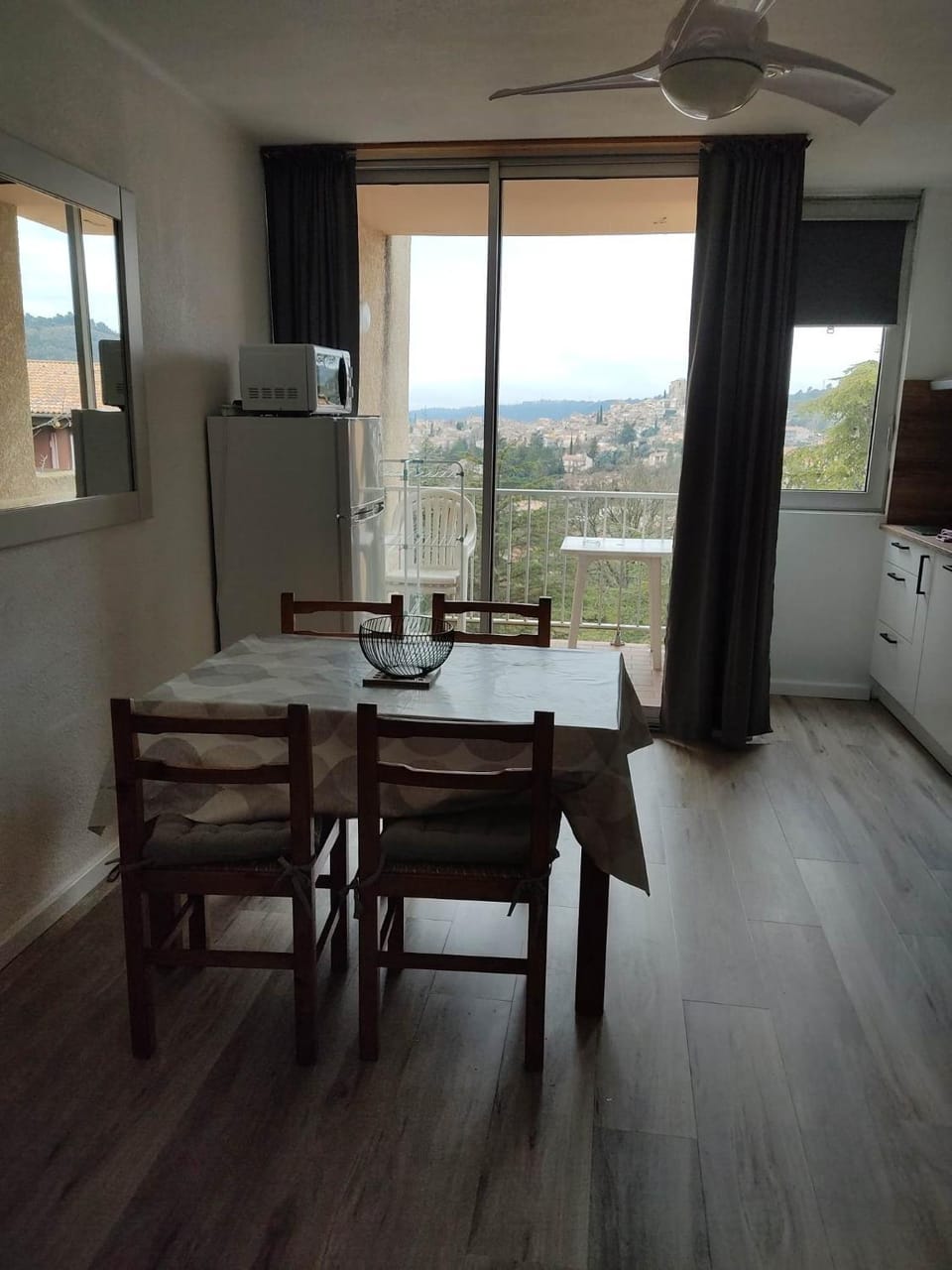 Résidence les chênes blancs Appartement T2 Apartment in Gréoux-les-Bains