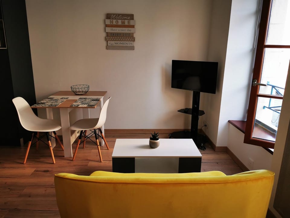 TV and multimedia, Living room, Dining area