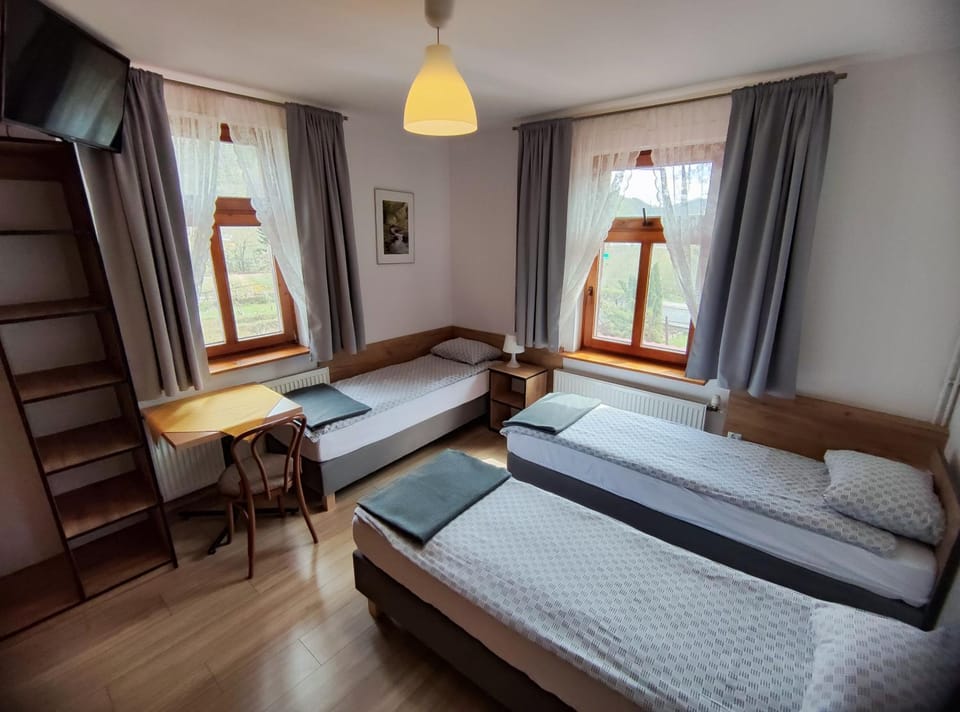 Zajazd PTTK Pod Roztoką Inn in Lesser Poland Voivodeship