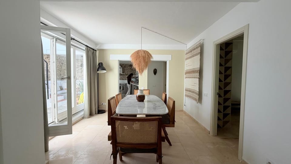 Seating area, Dining area